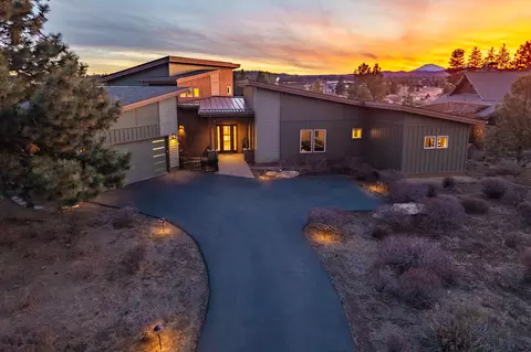 61649 Hosmer Lake Dr, Bend, OR 97702