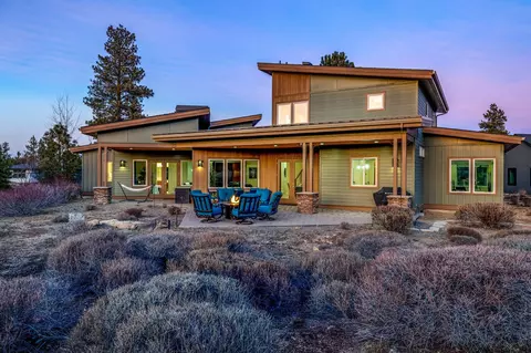 61649 Hosmer Lake Dr, Bend, OR 97702