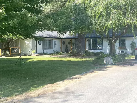 753 W Evans Creek Rd, Rogue River, OR 97537