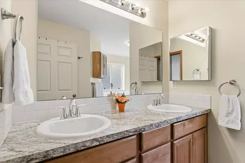 Bath - 51475 Wheeler Rd, La Pine, OR 97739 photo 1 of 4