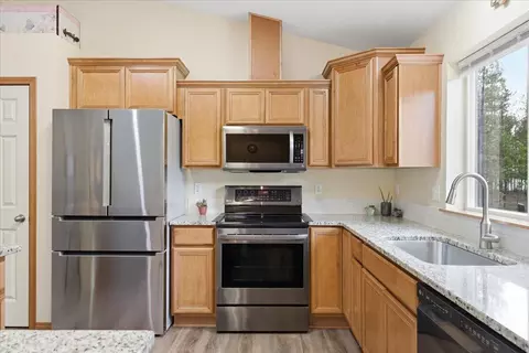 Kitchen - 51475 Wheeler Rd, La Pine, OR 97739 photo 4 of 5
