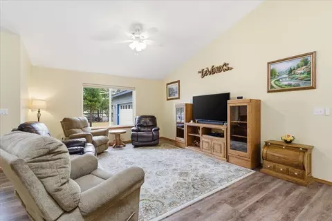 Living - 51475 Wheeler Rd, La Pine, OR 97739 photo 1 of 2