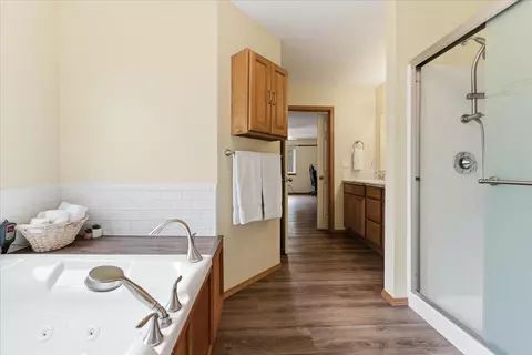 Bath - 51475 Wheeler Rd, La Pine, OR 97739 photo 3 of 4