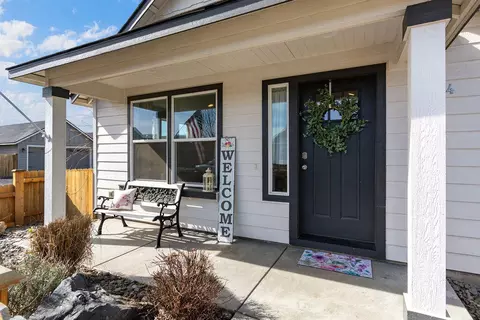 3234 NW 9th Ln, Redmond, OR 97756