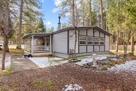 18010 Ponderosa Ln, Klamath Falls, OR 97601