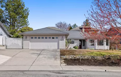 2374 Fairfield Dr, Medford, OR 97504