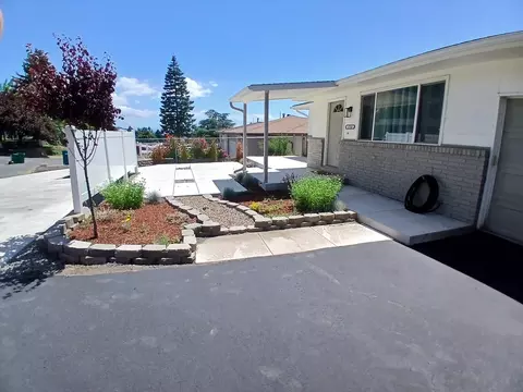1752 1754 Kimberly Dr, Klamath Falls, OR 97603