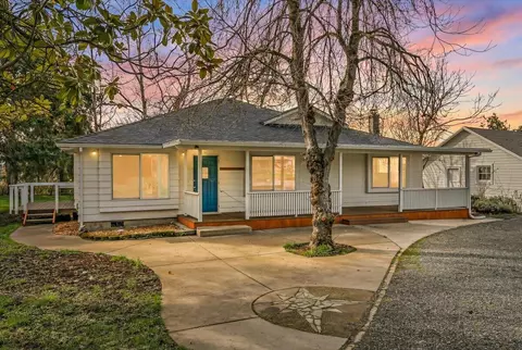 4127 Fern Valley Rd, Phoenix, OR 97535
