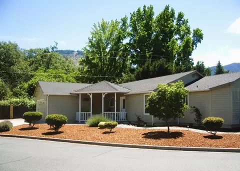 1721 SE Brookhurst Way, Grants Pass, OR 97527