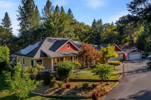 1260 Pinecrest Dr, Grants Pass, OR 97526