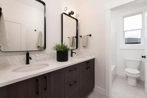 Bath - 20506 Murphy Rd, Bend, OR 97702 photo 6 of 6