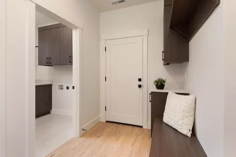 Entry Way - 20506 Murphy Rd, Bend, OR 97702 photo 2 of 2