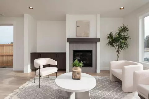 Living - 20506 Murphy Rd, Bend, OR 97702 photo 2 of 3