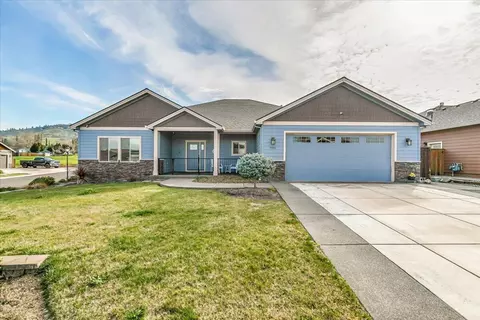 985 Callaway Dr, Medford, OR 97504