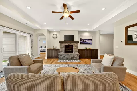Living - 988 Pumpkin Rdg, Eagle Point, OR 97524 photo 1 of 3
