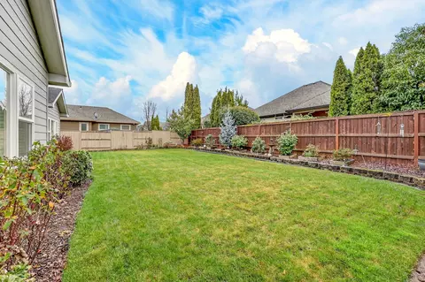 Exterior - 988 Pumpkin Rdg, Eagle Point, OR 97524 photo 3 of 5