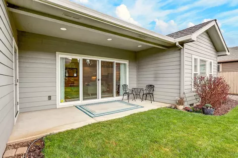 Exterior - 988 Pumpkin Rdg, Eagle Point, OR 97524 photo 5 of 5