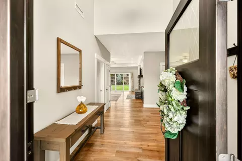 Entry Way - 988 Pumpkin Rdg, Eagle Point, OR 97524 photo 1 of 5