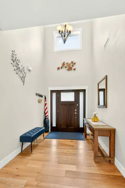 Entry Way - 988 Pumpkin Rdg, Eagle Point, OR 97524 photo 4 of 5