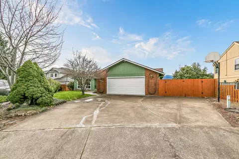 2854 Yvonne Rd, Medford, OR 97504