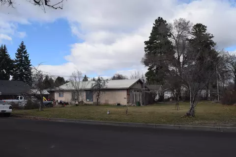 553 SW 12th St, Redmond, OR 97756