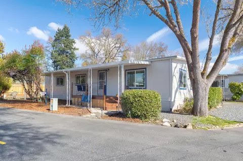 281 Lakeview Dr, Grants Pass, OR 97526