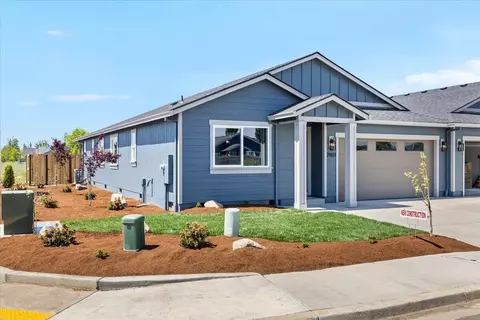 7901 Alyce Mae Way, White City, OR 97503