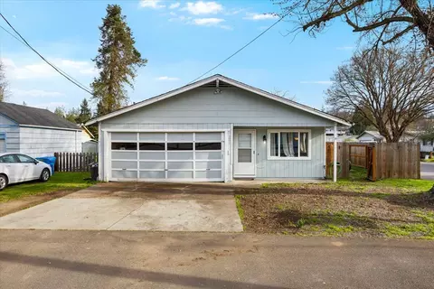 621 S Shasta Ave, Eagle Point, OR 97524