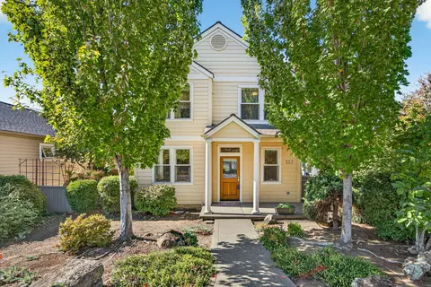 557 N Mountain Ave, Ashland, OR 97520