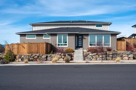 3781 SW 43rd St, Redmond, OR 97756