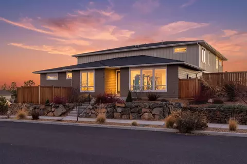 3781 SW 43rd St, Redmond, OR 97756