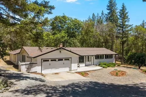 324 China Gulch Rd, Jacksonville, OR 97530