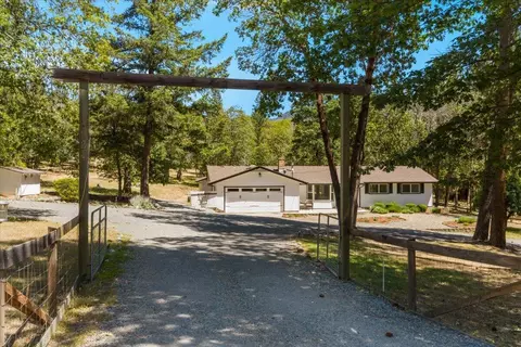 324 China Gulch Rd, Jacksonville, OR 97530