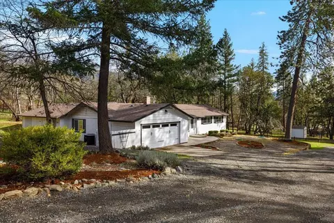 324 China Gulch Rd, Jacksonville, OR 97530
