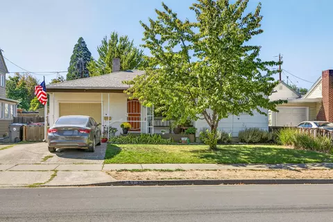 912 S Holly St, Medford, OR 97501