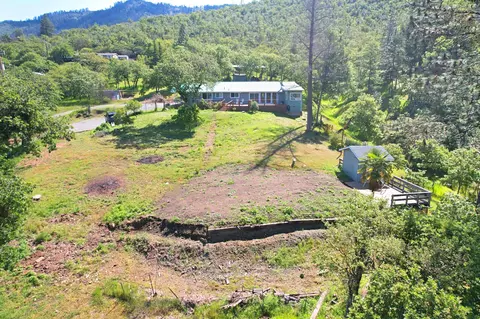 401 Tumbleweed Dr, Jacksonville, OR 97530