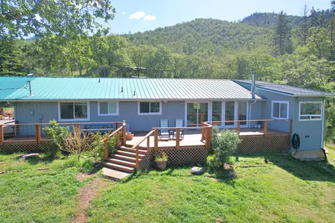 401 Tumbleweed Dr, Jacksonville, OR 97530