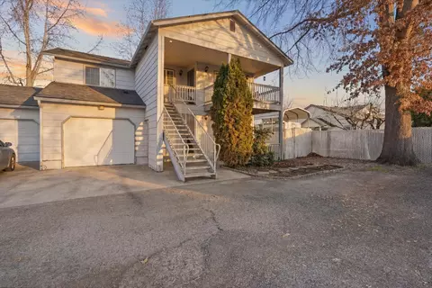 512 Village Dr, Central Point, OR 97502