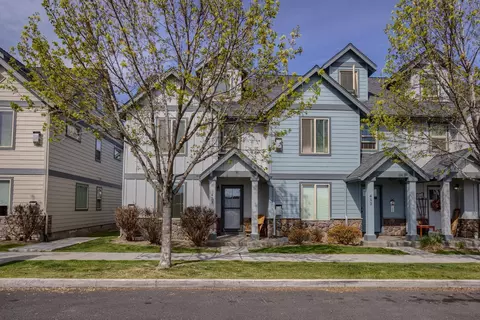 411 NW 25th St, Redmond, OR 97756
