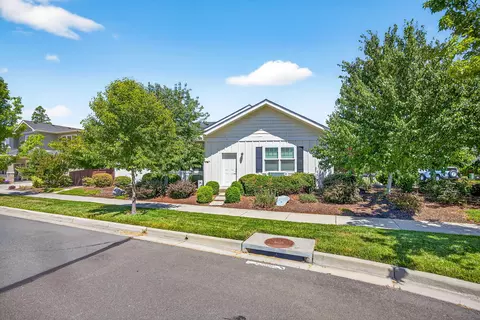 1407 Rustler Peak St, Central Point, OR 97502 photo 5