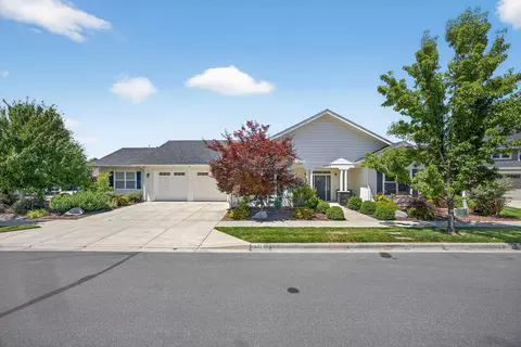 1407 Rustler Peak St, Central Point, OR 97502 photo 8