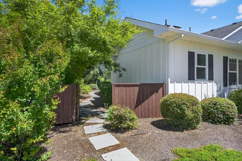 1407 Rustler Peak St, Central Point, OR 97502 photo 6