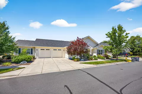 1407 Rustler Peak St, Central Point, OR 97502 photo 3