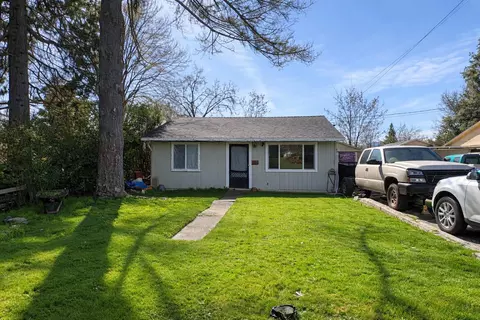 1035 SW I St, Grants Pass, OR 97526