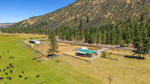 12046 Old Fort Rd, Klamath Falls, OR 97601