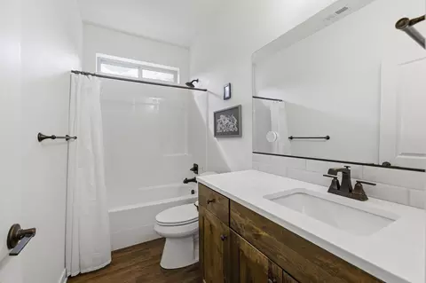 Bath - 51900 Settler Dr, La Pine, OR 97739 photo 1 of 4