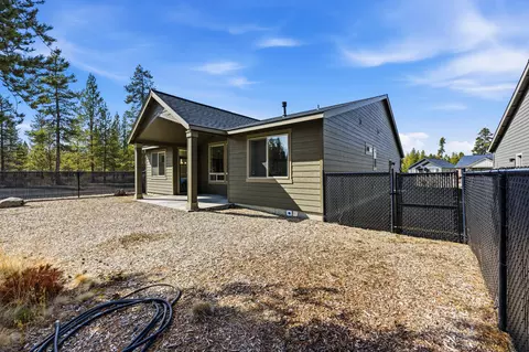 Exterior - 51900 Settler Dr, La Pine, OR 97739 photo 3 of 6