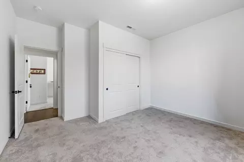 Bedroom - 51900 Settler Dr, La Pine, OR 97739 photo 2 of 4
