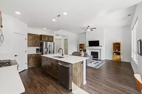 Kitchen - 51900 Settler Dr, La Pine, OR 97739 photo 3 of 3