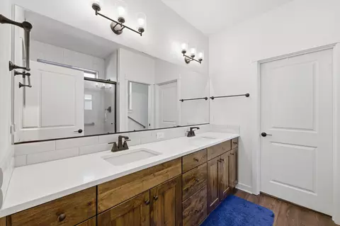 Bath - 51900 Settler Dr, La Pine, OR 97739 photo 2 of 4